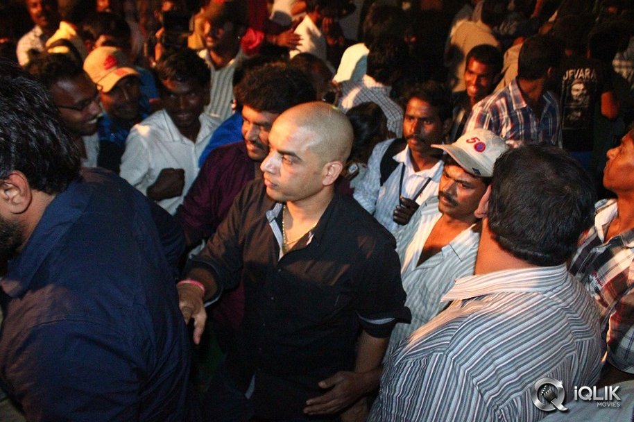 Yevadu-Movie-Success-Tour